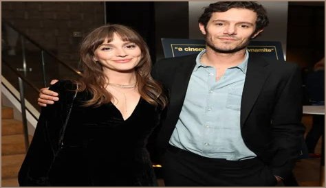 How tall is Adam Brody