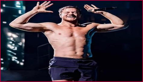 How tall is Dan Reynolds